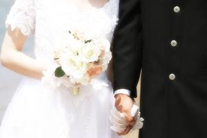 「理想の婚約指輪を見つけるための通販ガイド：おすすめブランドと購入ポイント」