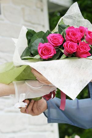 シンプルで上品なデザインの結婚指輪を選ぶポイントとは？